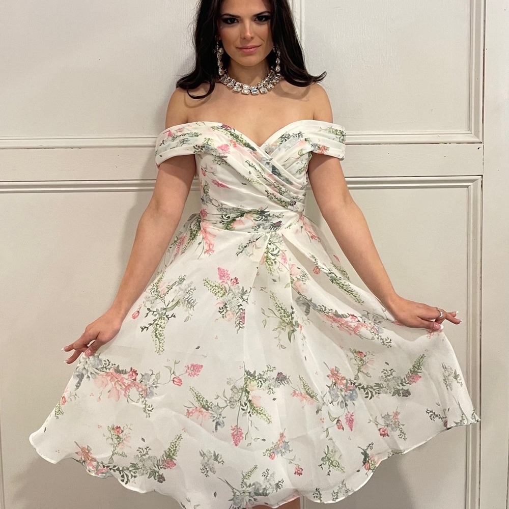 Amazing Adornato Couture Le Jardin cocktail dress! Size 6